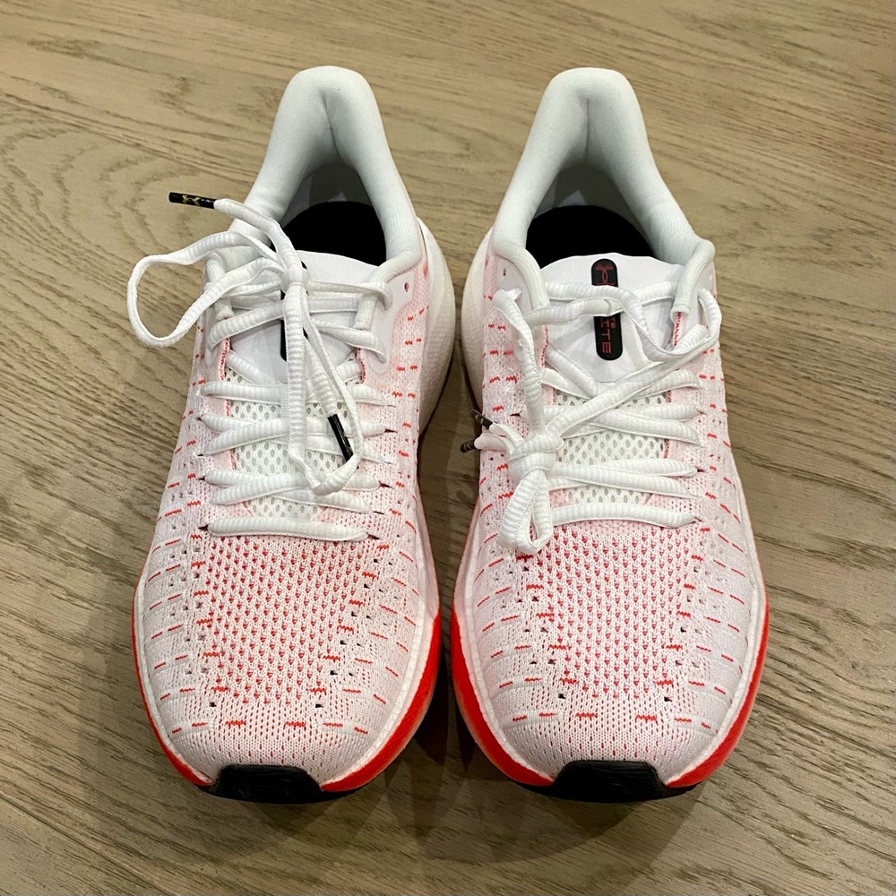 Under Armour women’s Infinite Elite running shoes - size 9.5 regular - NEW